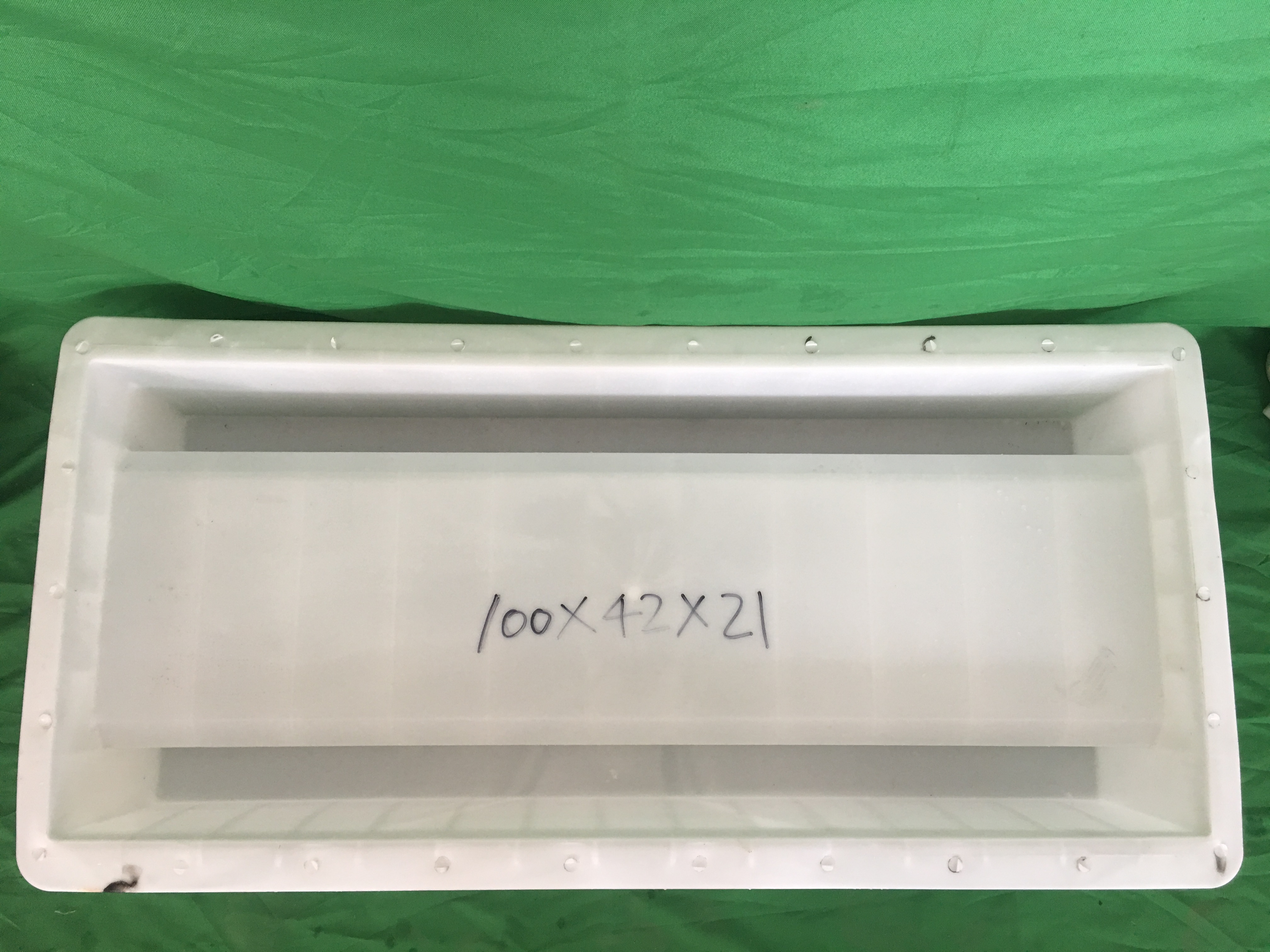 100x40x21cm.jpeg