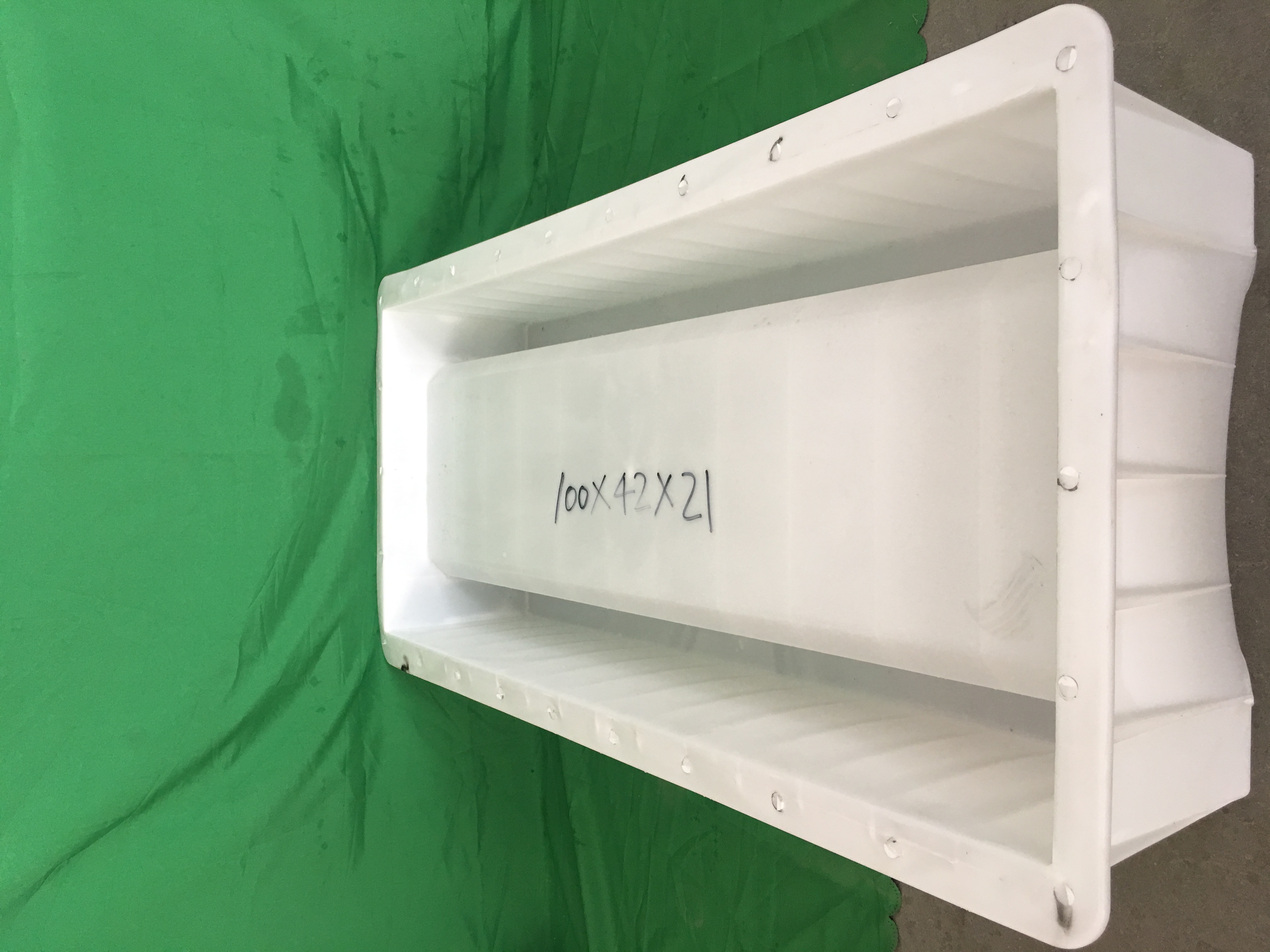 100x40x21cm-2.jpeg